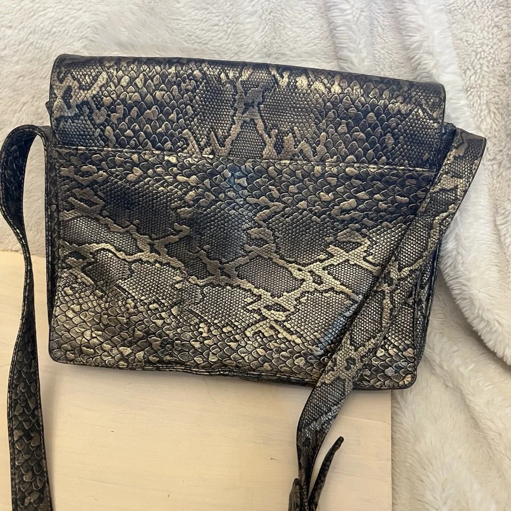 Pinky crossbody bag
